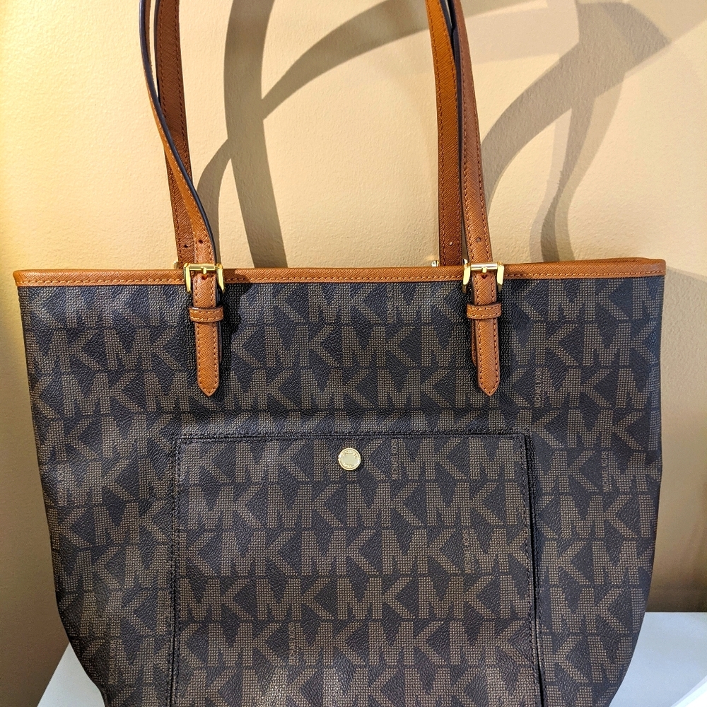 Michael Kors Jet Set Large Snap Pocket Tote